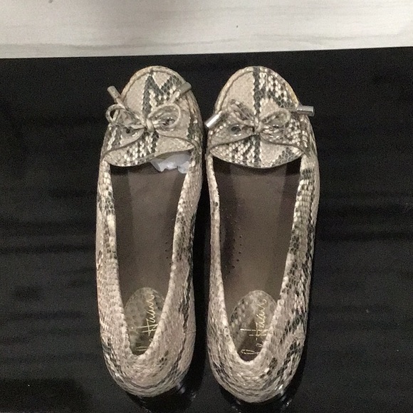 EUC. COLE HAAN Snakeskin Penny Loafer Shoes Slip On - Picture 1 of 9